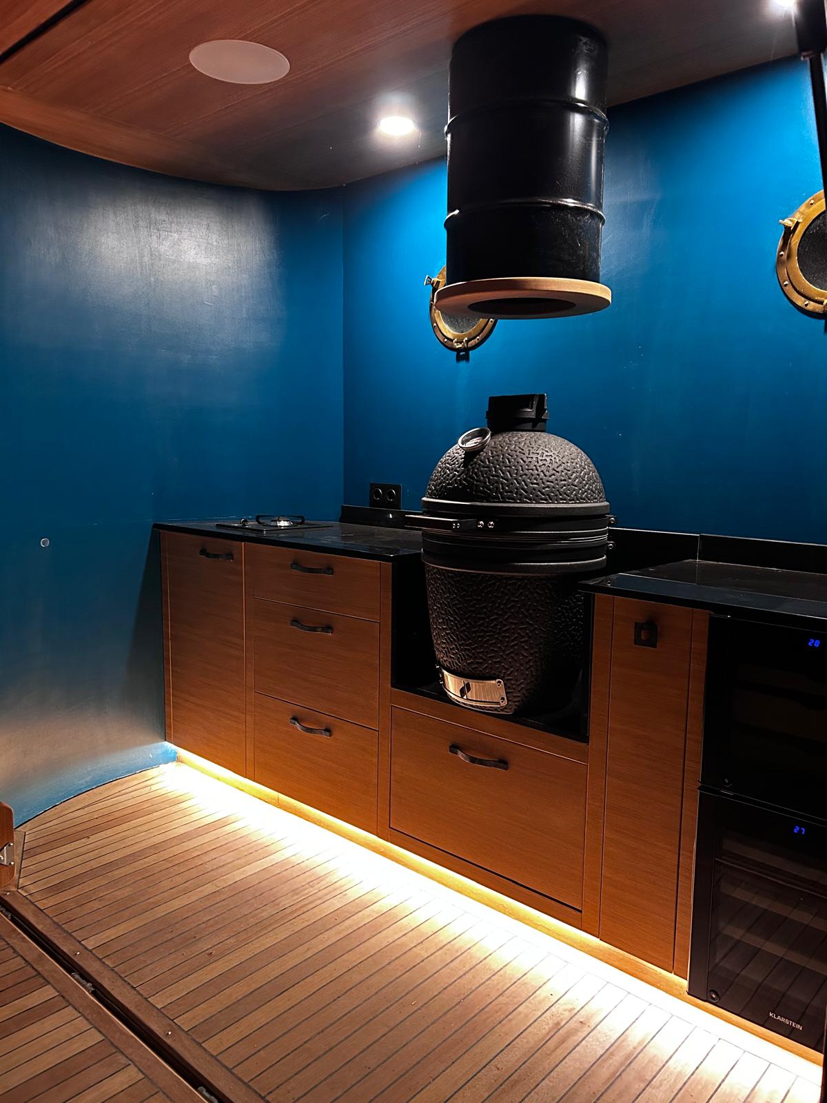 Geïntegreerde wijnkast in het paviljoen